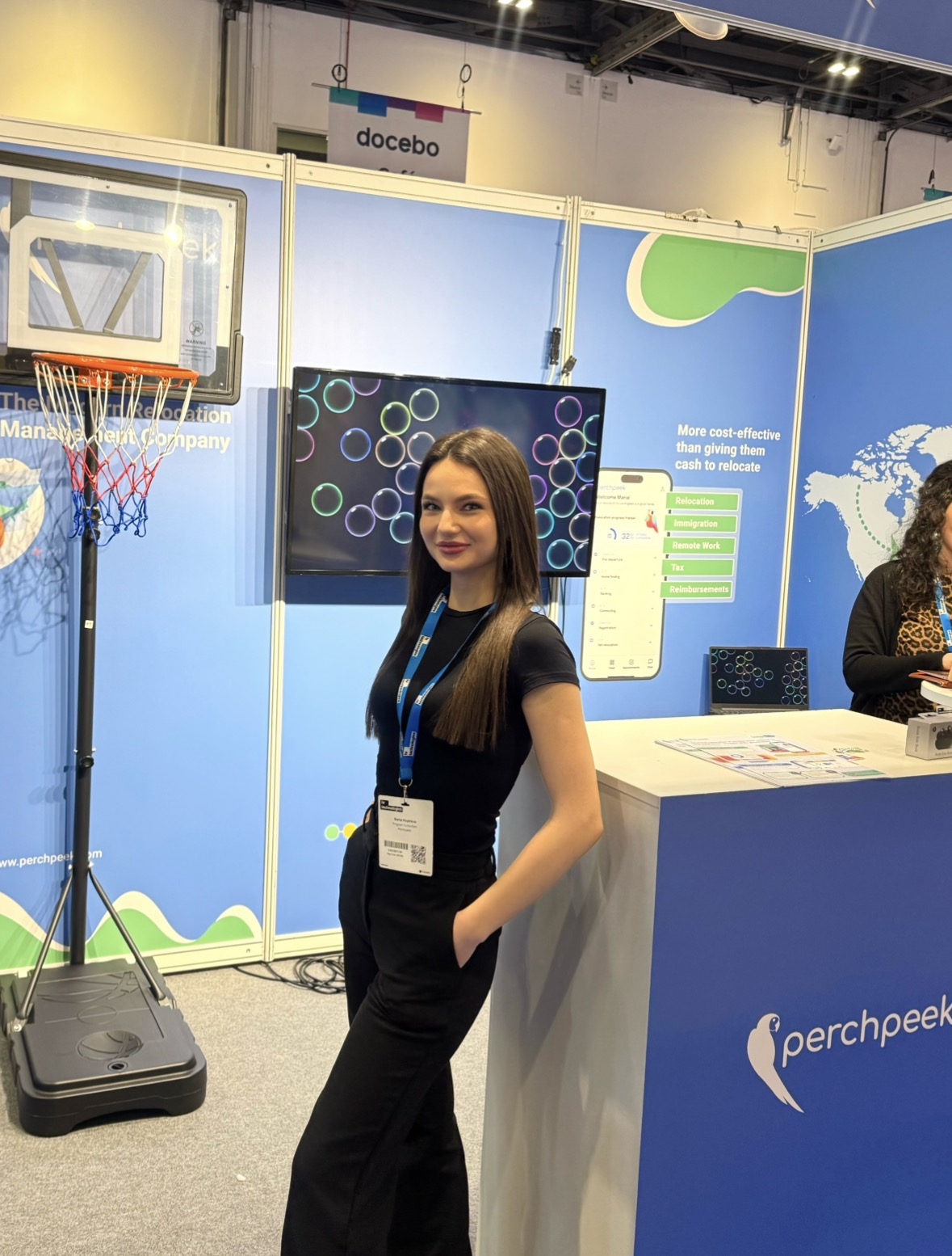 Perchpeek exhibitor stand